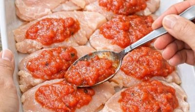 Spoon marinara and these 4 ingredients over chicken for a baked meal I won’t get tired of