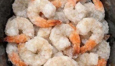 Dump a bag of frozen shrimp straight into the pot with 4 pantry staples and you’ll have a dinner so mouthwatering, your family will be fighting over t