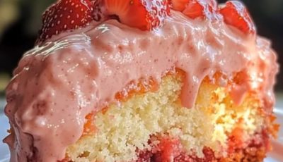 Strawberry Cream Cheesecake Cake